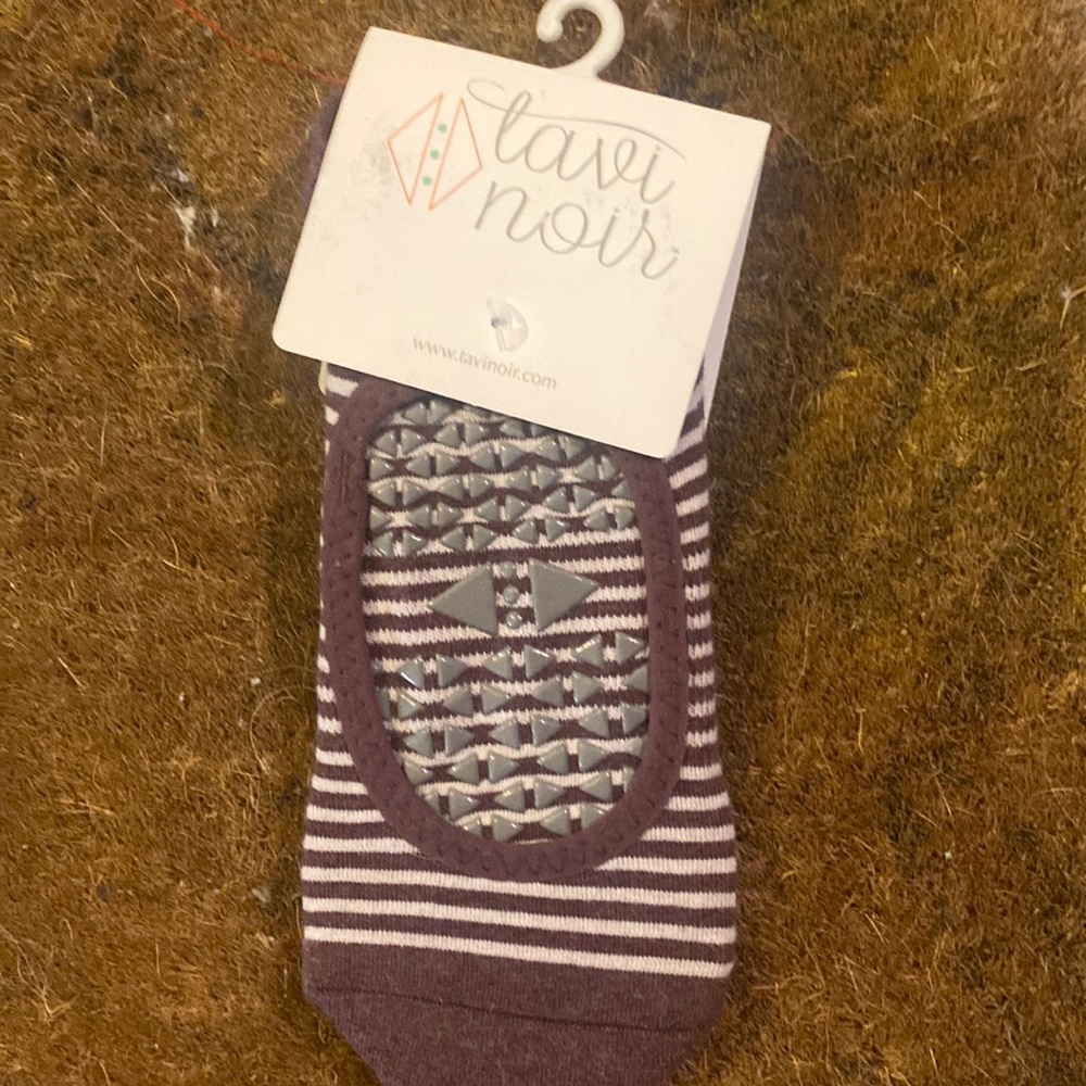 Tavi Noir Sticky Socks